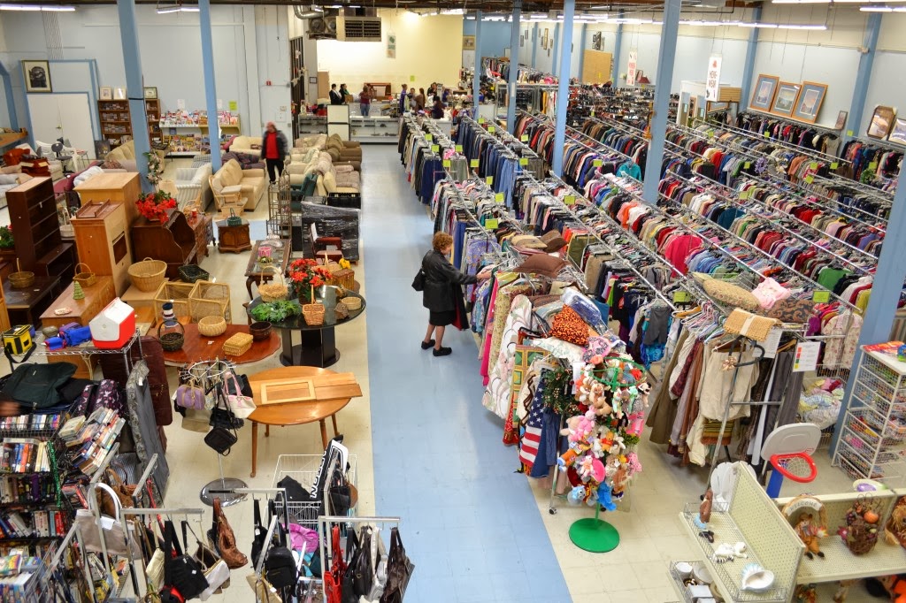 17 Reasons To Pop Tags At The Thrift Store