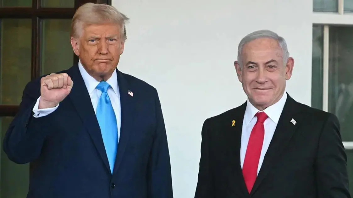 Trump-bows-to-Netanyahu.jpg