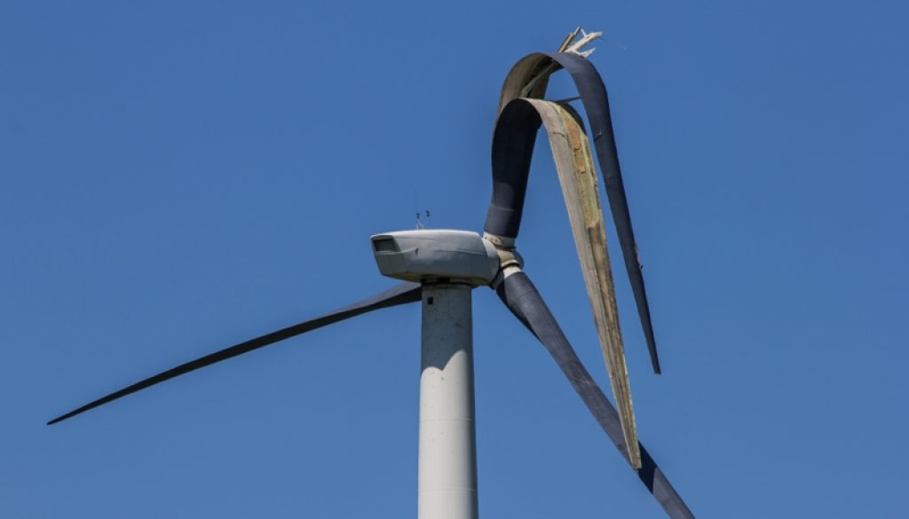 Damaged,Wind,Turbine,Blade,From,A,Lightning,Strike.