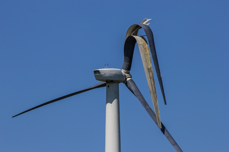 Damaged,Wind,Turbine,Blade,From,A,Lightning,Strike.